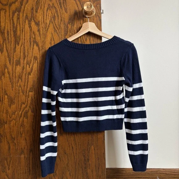 Hollister Size Small Navy Blue Cropped Long-Sleeve Striped V-Neck Sweater - Picture 4 of 7